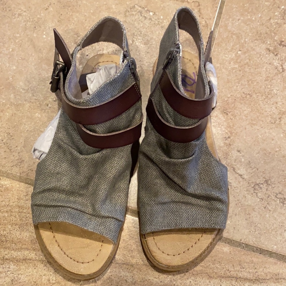Brand new*!Women’s flats.